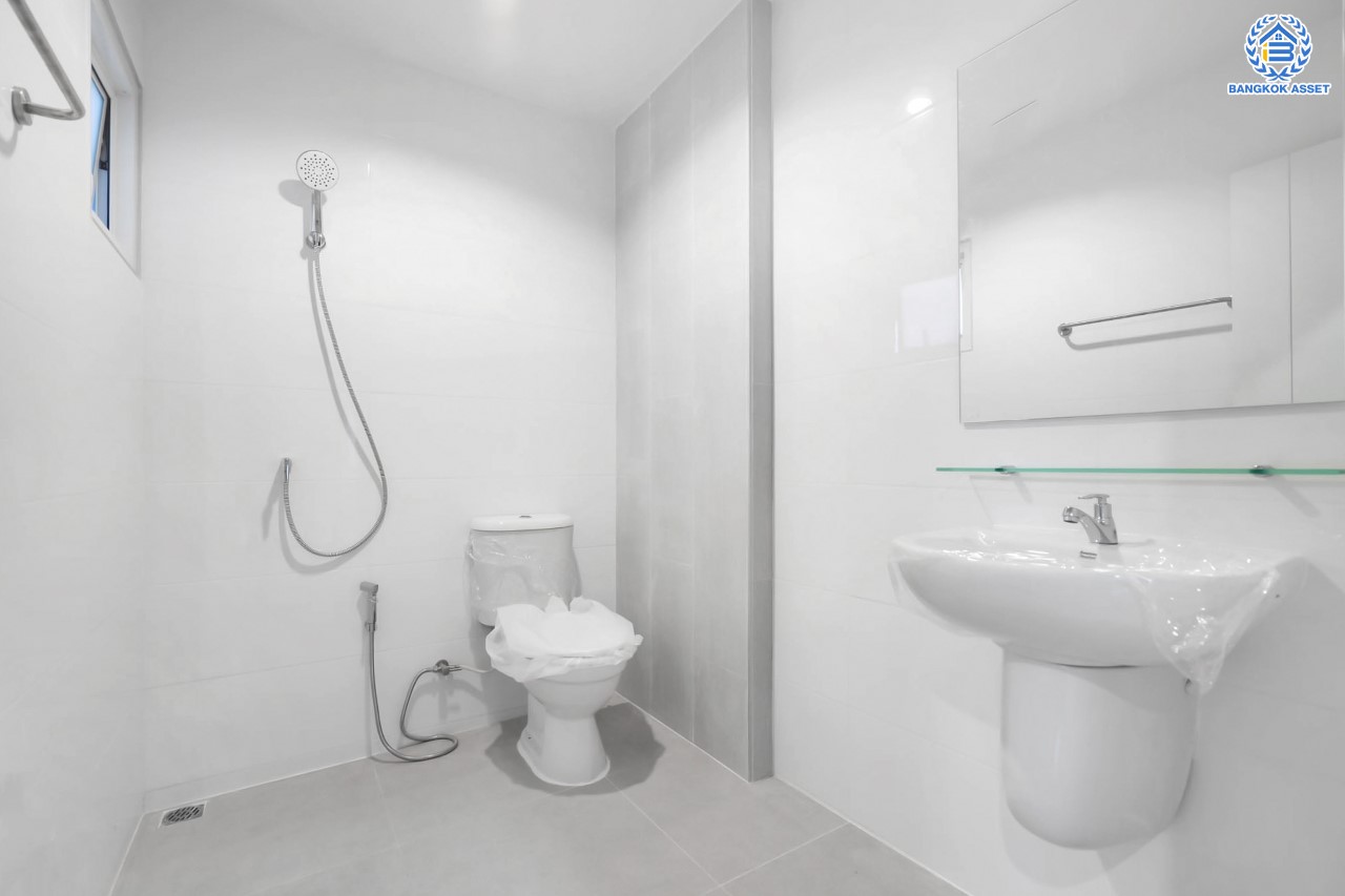 บ้านมือสองตกแต่งใหม่ ม.เศรณีวิลล่า บางใหญ่-กาญจนาภิเษก (บ้านกล้วย-ไทรน้อย) เนื้อที่ 50 ตร.ว. ฟังก์ชันพร้อม 3 ห้องนอน 3 ห้องน้ำ จอดรถได้ 2 คัน ตอบโจทย์ทุกการอยู่อาศัย บนทำเลคุณภาพ! เชื่อมต่อ ถ.กาญจนาภิเษก ใกล้เซ็นทรัลเวสต์เกต และ รถไฟฟ้า "สถานีคลองบางไผ่"...